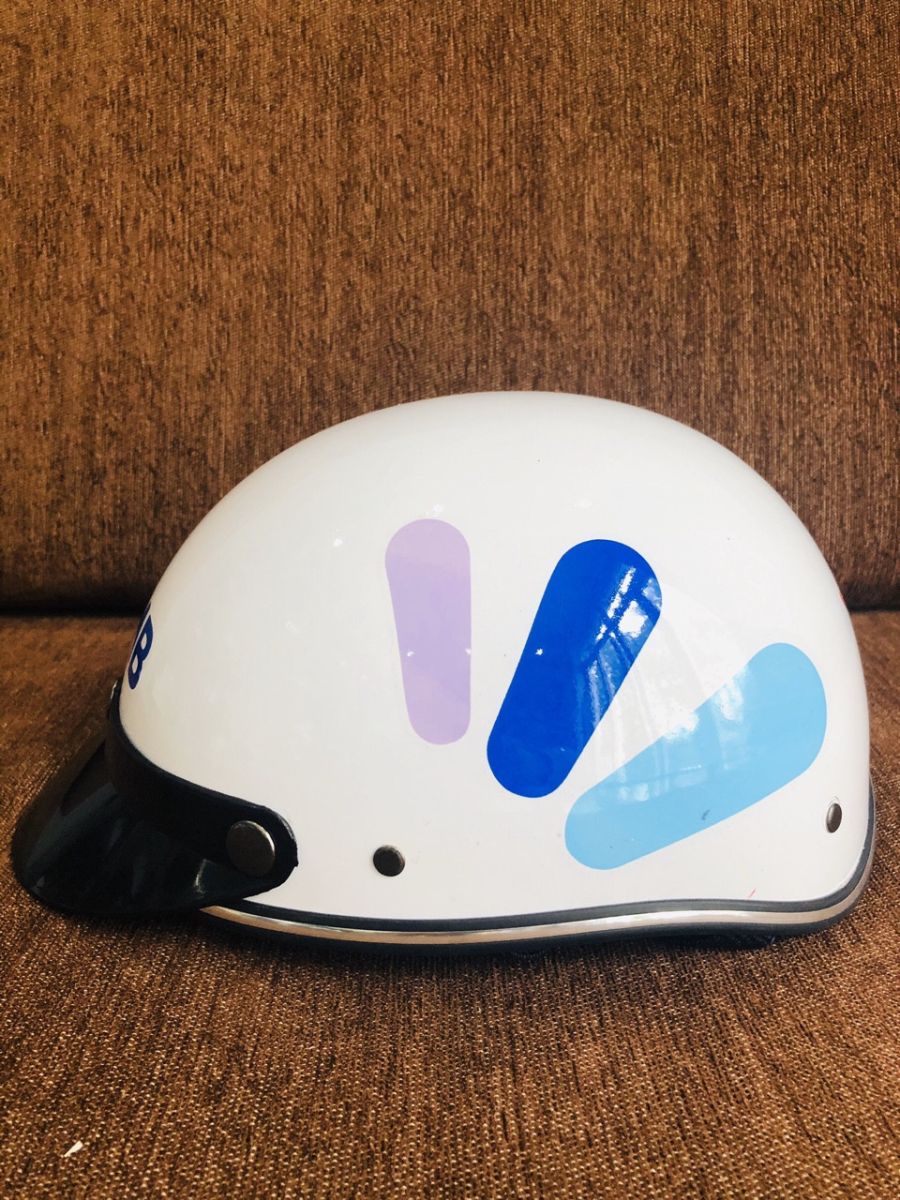 Đặt nón bảo hiểm in logo công ty