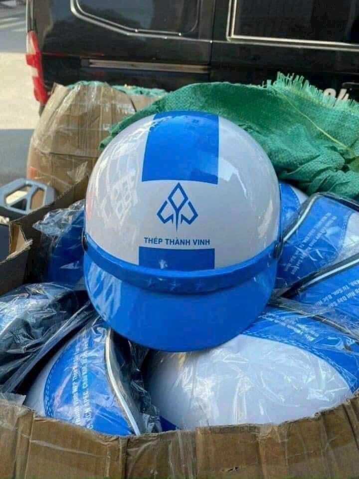 xưởng in nón bảo hiềm theo yêu cầu cty thép Thành Vinh
