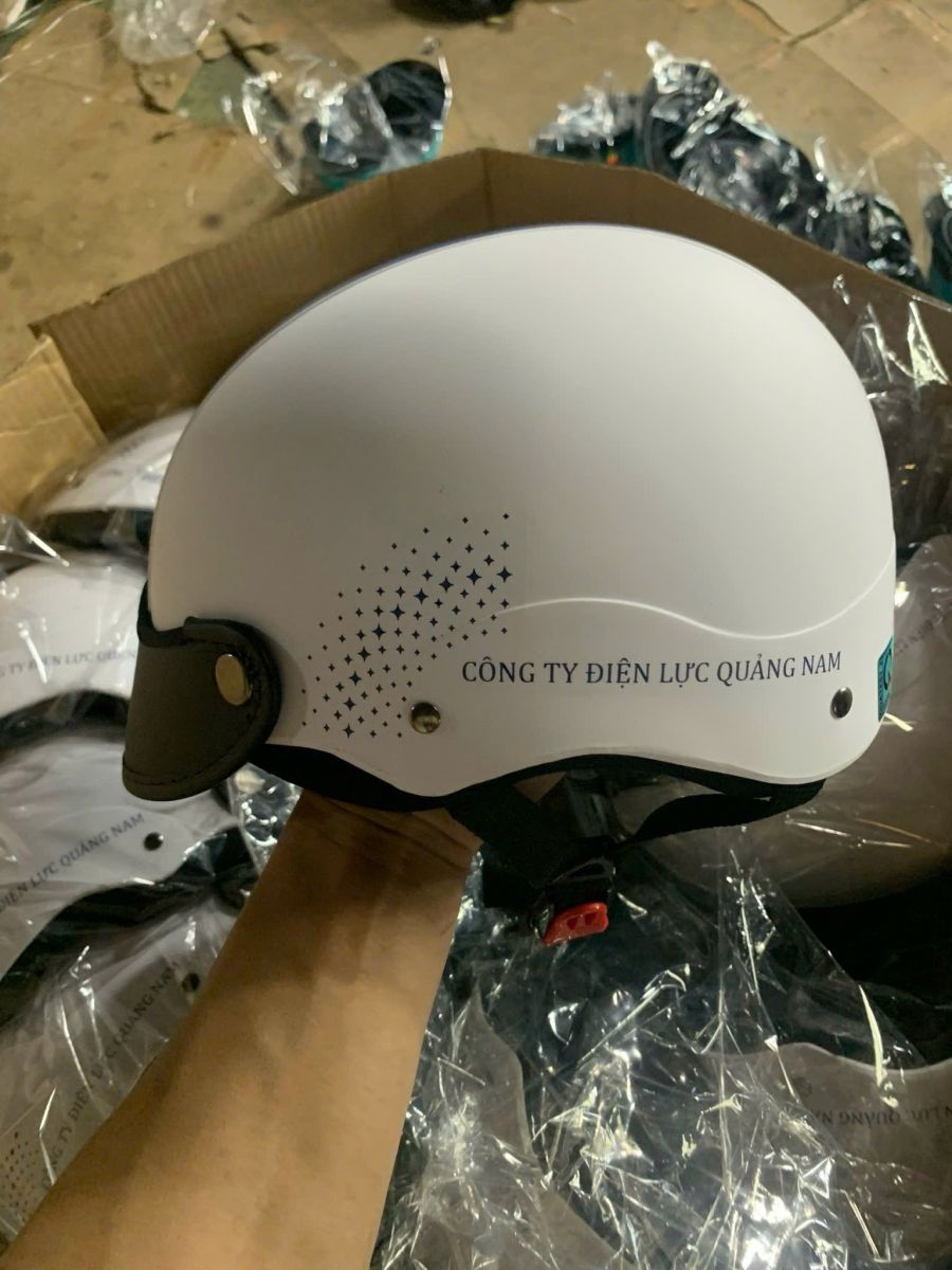 Mũ bảo hiểm in logo theo yêu cầu điện lực Quảng Nam