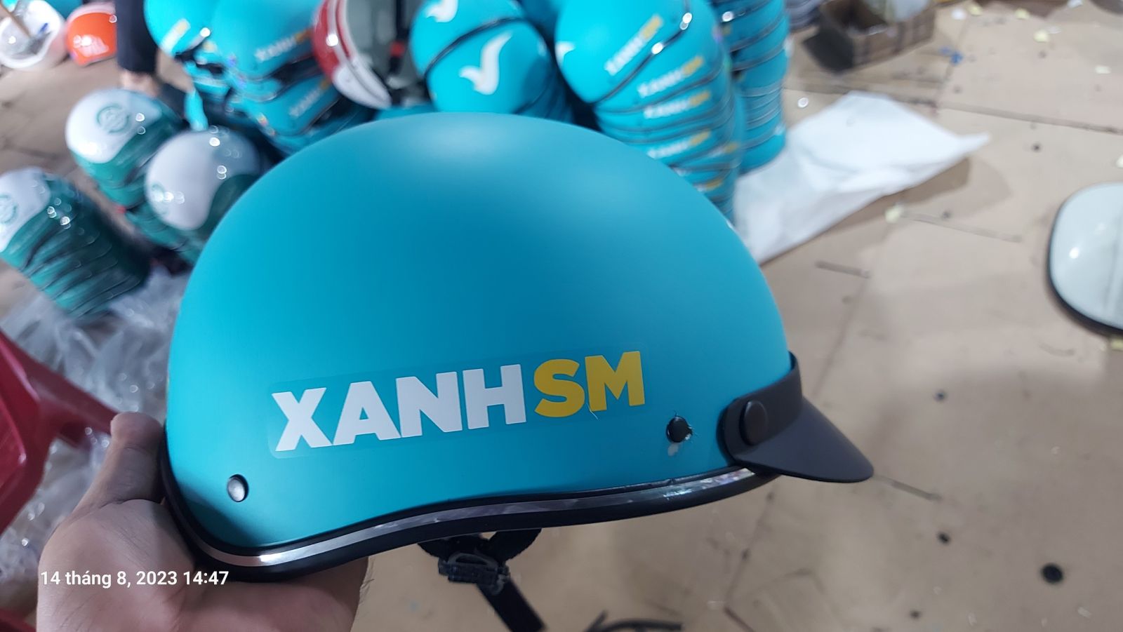 xưởng sản xuất mũ bảo hiểm quảng cáo in logo thương hiệu Xanh SM
