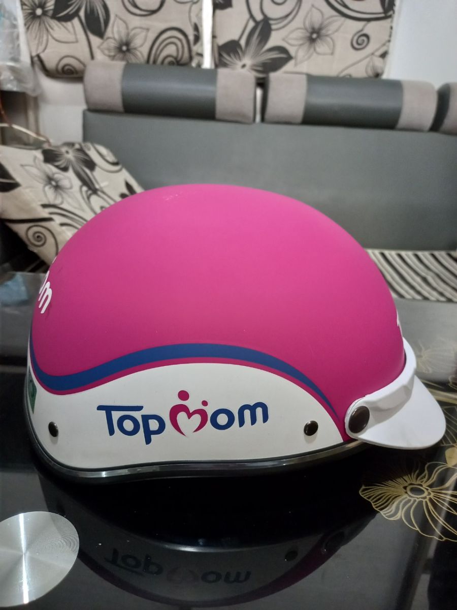 in nón bảo hiểm quà tặng theo yêu cầu thương hiệu TOPMOM