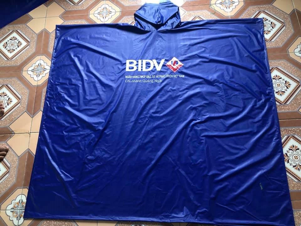xưởng sản xuất áo mưa quà tặng in logo ngân hàng BIDV