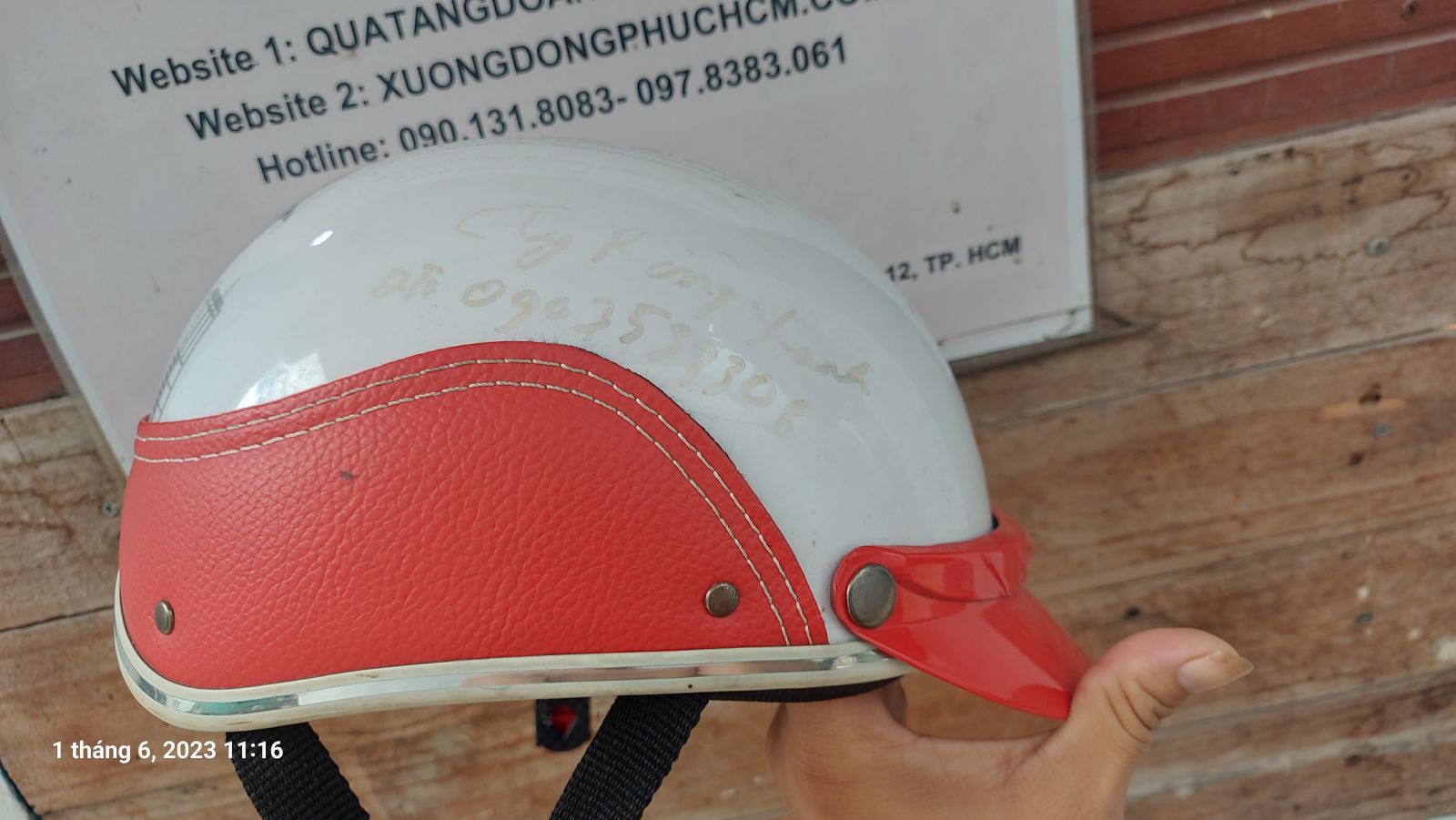 mủ bảo hiểm trang trí ốp da theo yêu cầu đơn vị bảo hiểm prudential