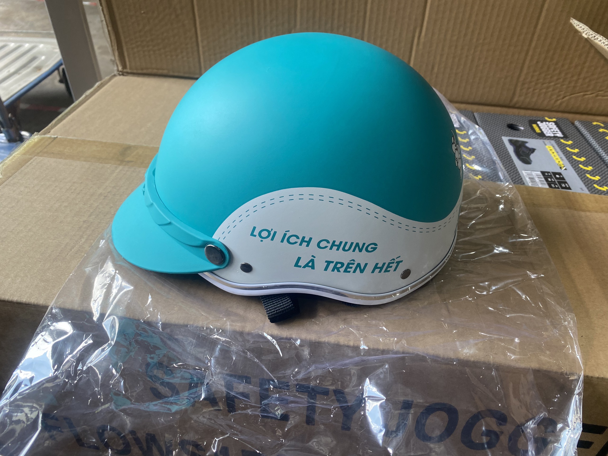 nón bảo hiểm in logo theo yêu cầu tại hcm in thương hiệu JINYU