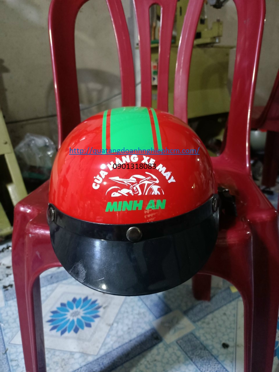 mủ bảo hiểm in logo của cửa hàng xe gắn máy Minh An